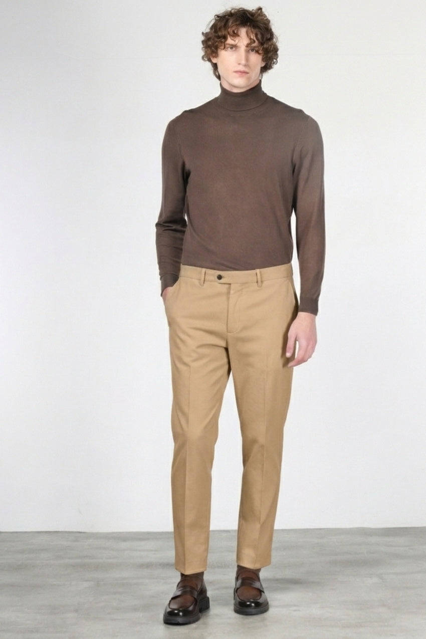 Paris men’s chino pants in stretch tricotine with carrot fit
