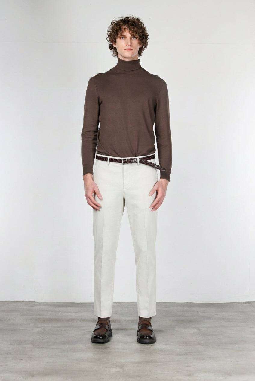 Paris pantalón chino de hombre en pana stretch 1000 rayas, carrot fit ①