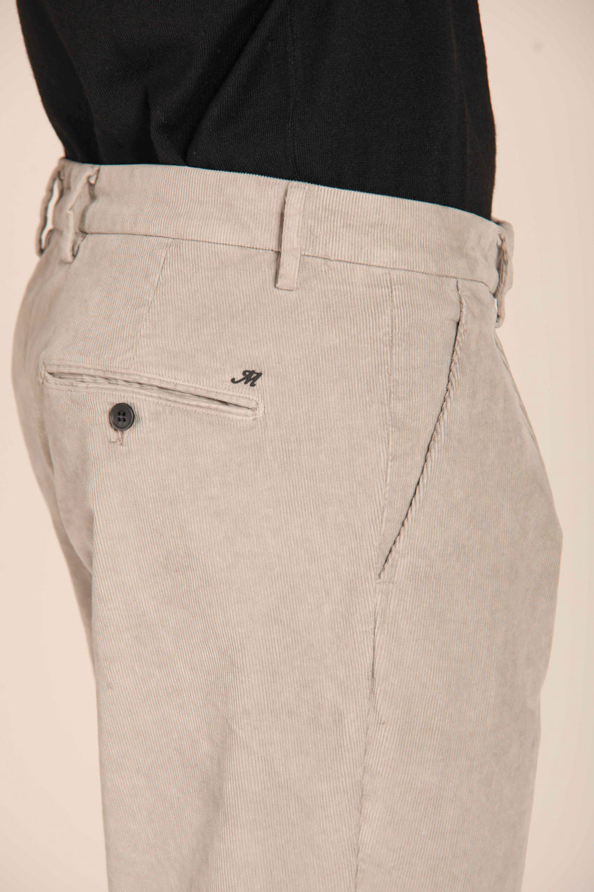 immagine 5 di pantalone chino uomo, modello Boston 1 Pinces, di colore grigio, in velluto, fit relaxed di Mason's