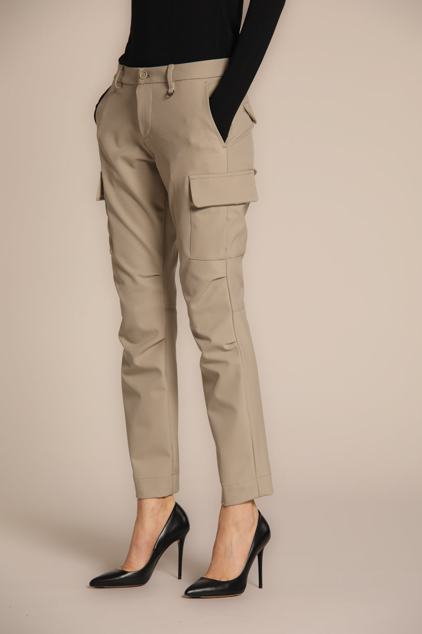 immagine 3 di pantalone cargo donna, modello Chile City, colore beige chiaro, fit curvy di mason's