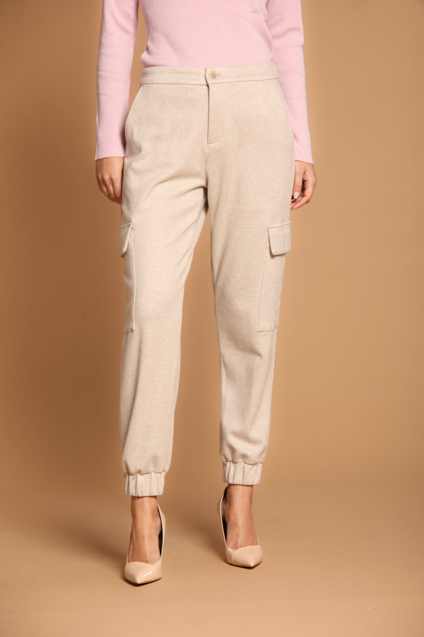 immagine 1 di pantalone cargo donna, modello Easy Cargo di colore beige, fit relaxed di mason's