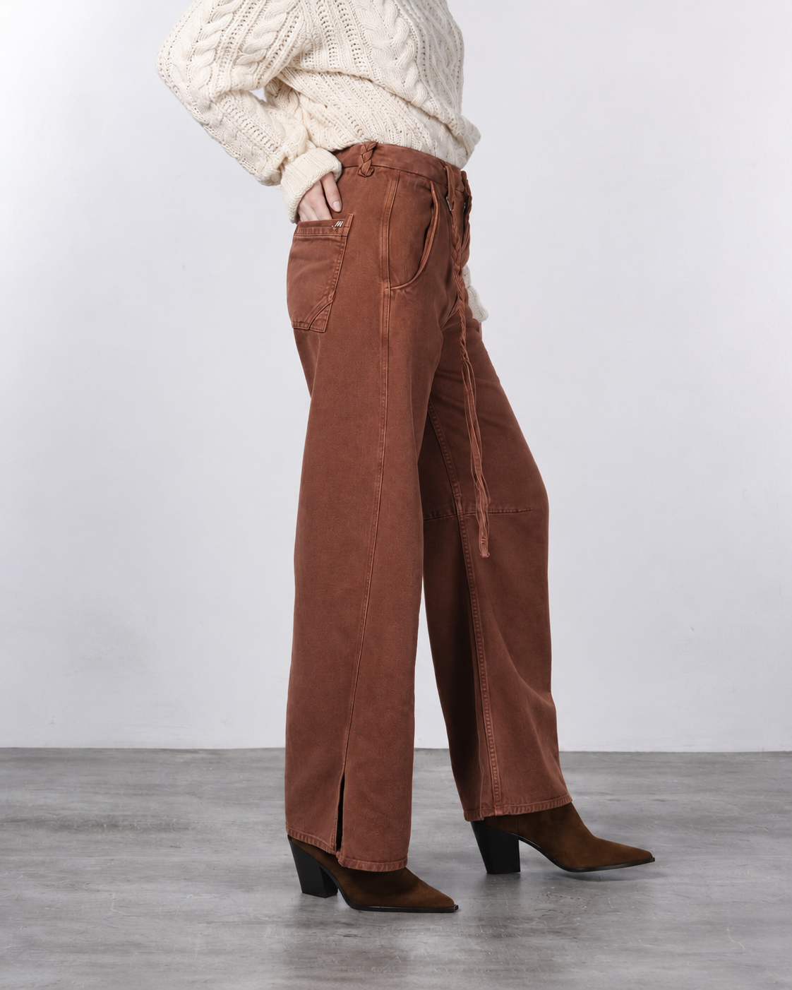 Violette Chinohose für Damen aus Twill mit balloon fit ①
