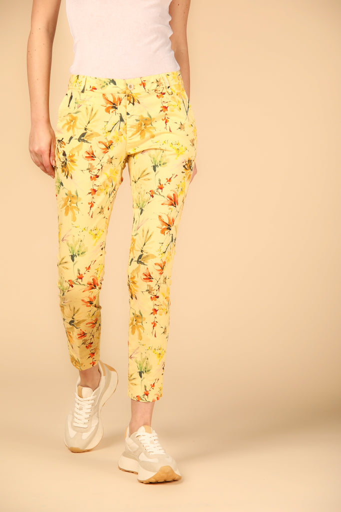 Image 1 of women's Jaqueline Curvie floral capri chino pants in light yellow color, curvy fit by Mason's