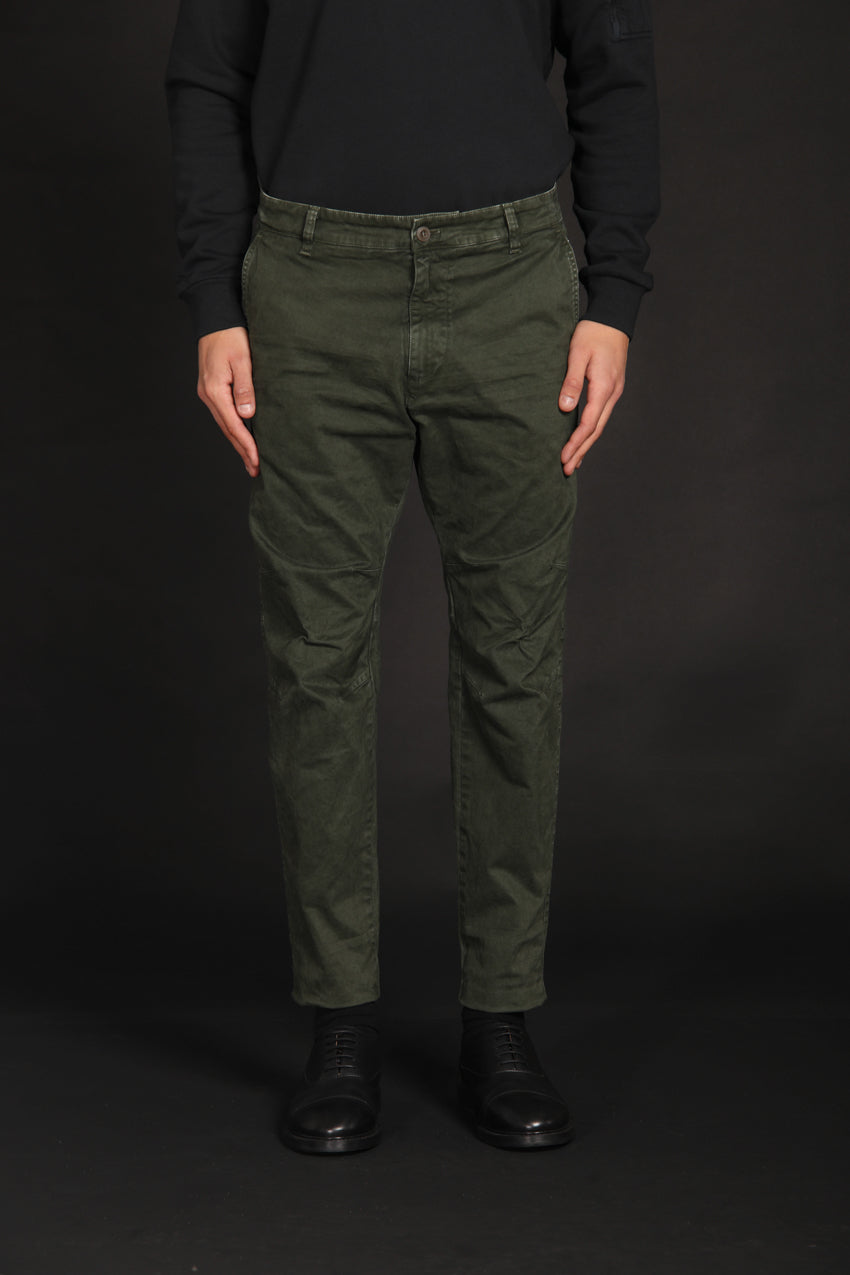 immagine 1 di pantalone chino uomo modello John Coolchinos in verde fit carrot di Mason's