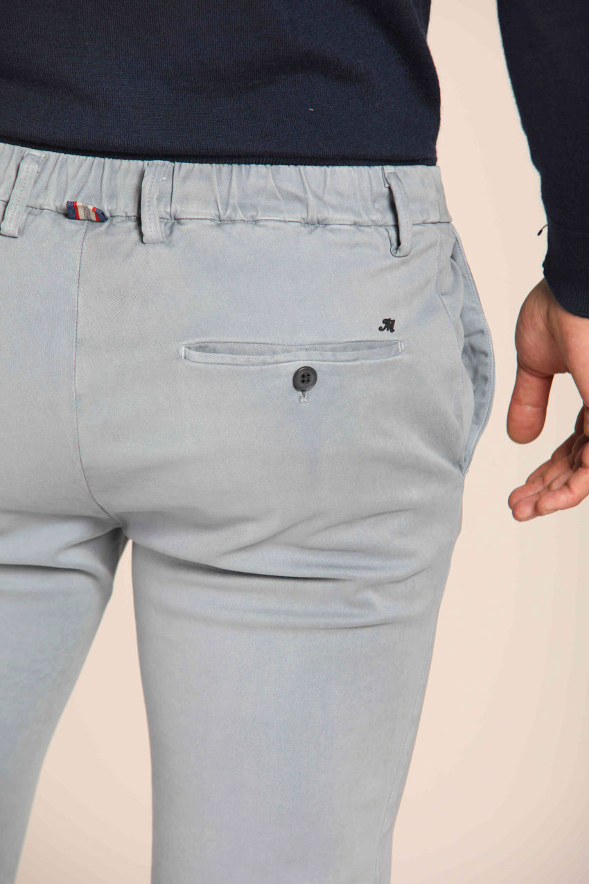 immagine 5 di pantalone chino uomo, modello Milano City String, di colore azzurro, fit extra slim di Mason's