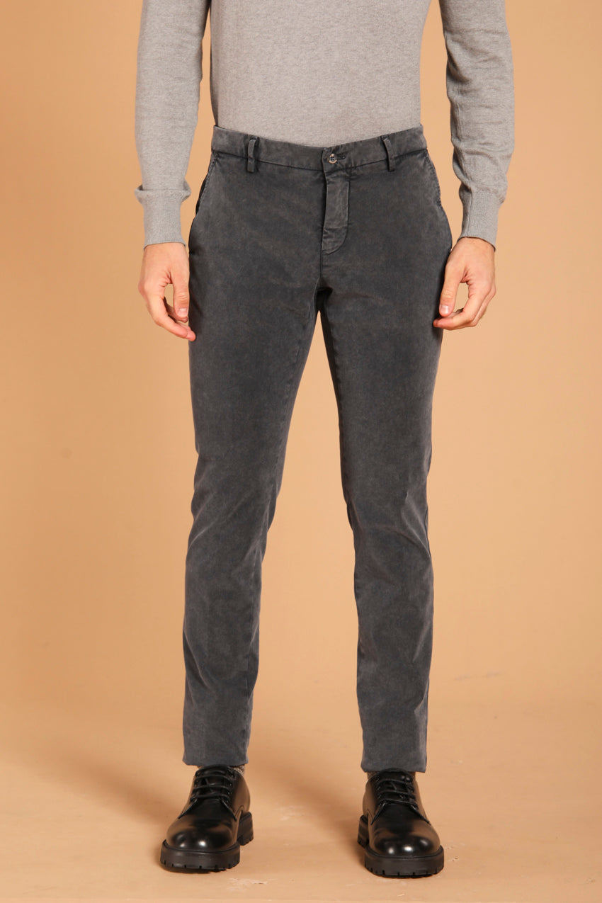 immagine 1 di pantalone chino uomo modello Milano Style Essential, in blu, fit extra slim di Mason's
