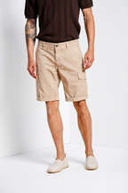 Chile bermuda cargo hombre en satén stretch slim fit ①