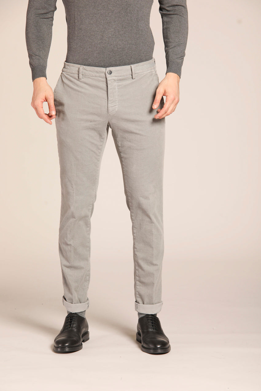 immagine 1 di pantalone chino uomo, modello New York College Coul, di colore grigio, fit regular di mason's