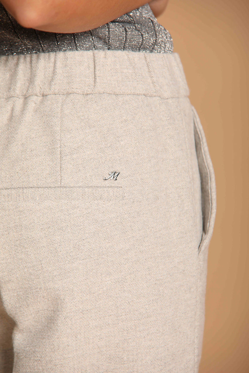 immagine 3 di pantalone chino donna, modello New York Cozy Straight, di colore grigio, fit straight di mason's