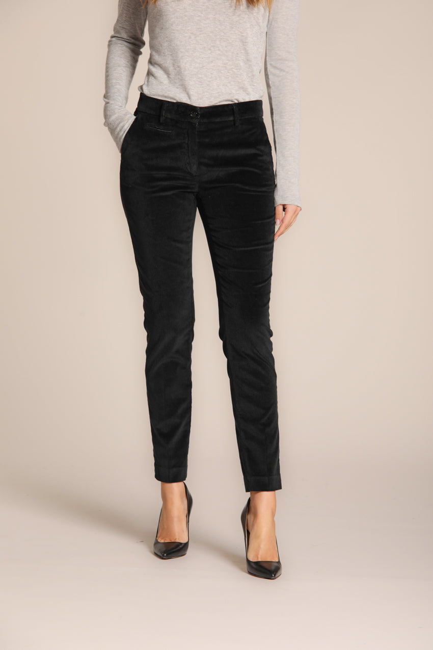 immagine 1 di pantalone chino donna, modello New York Slim, di colore nero, a coste, slim fit di mason's