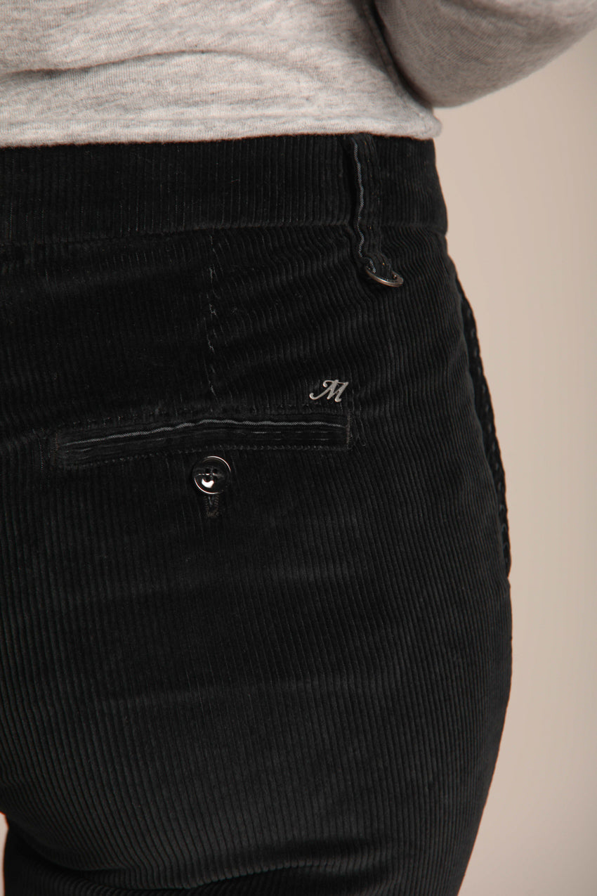 immagine 2 di pantalone chino donna, modello New York Slim, di colore nero, a coste, slim fit di mason's