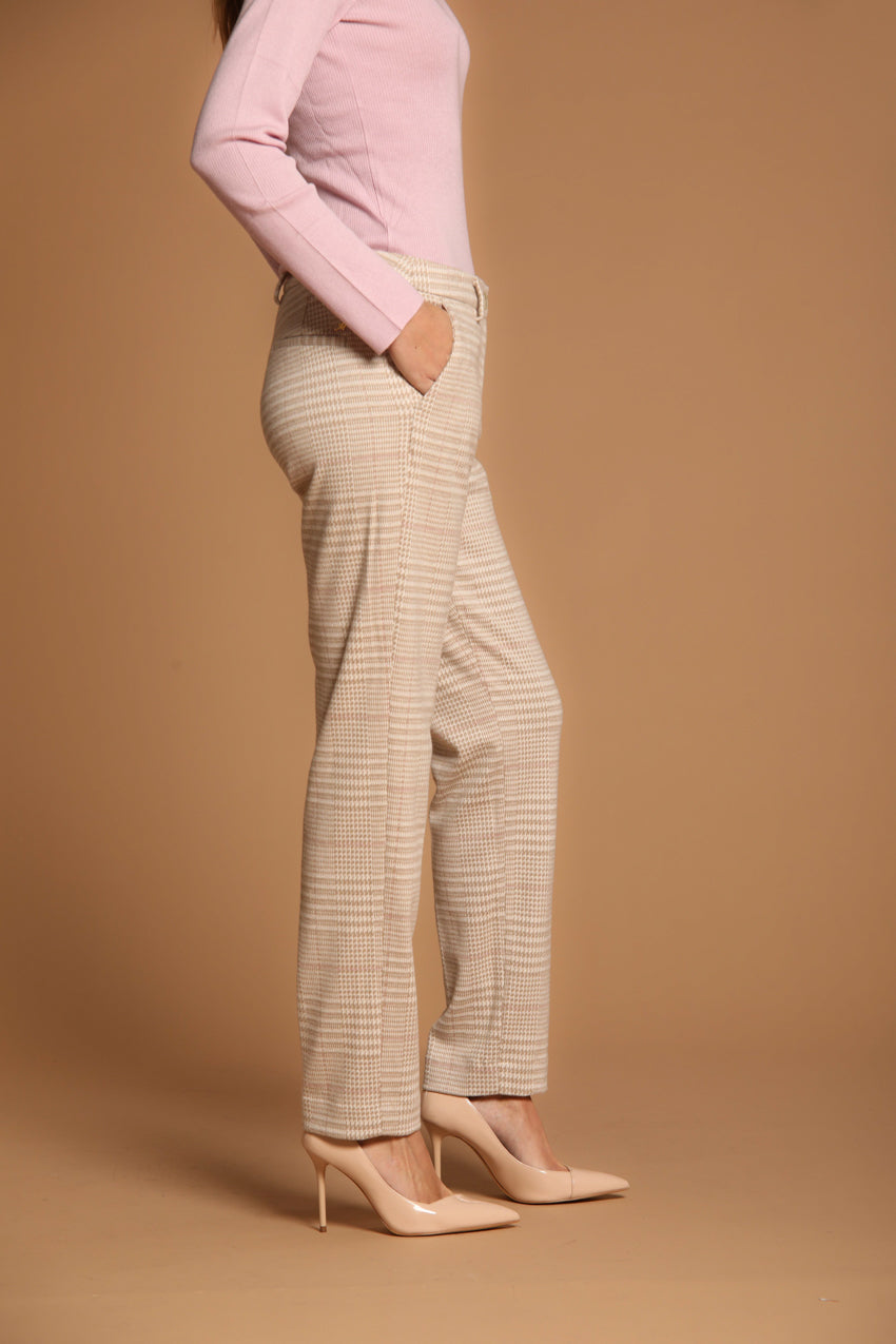 immagine 2 di pantalone chino donna, modello New York, di colore beige, con pattern galles, fit regular di mason's