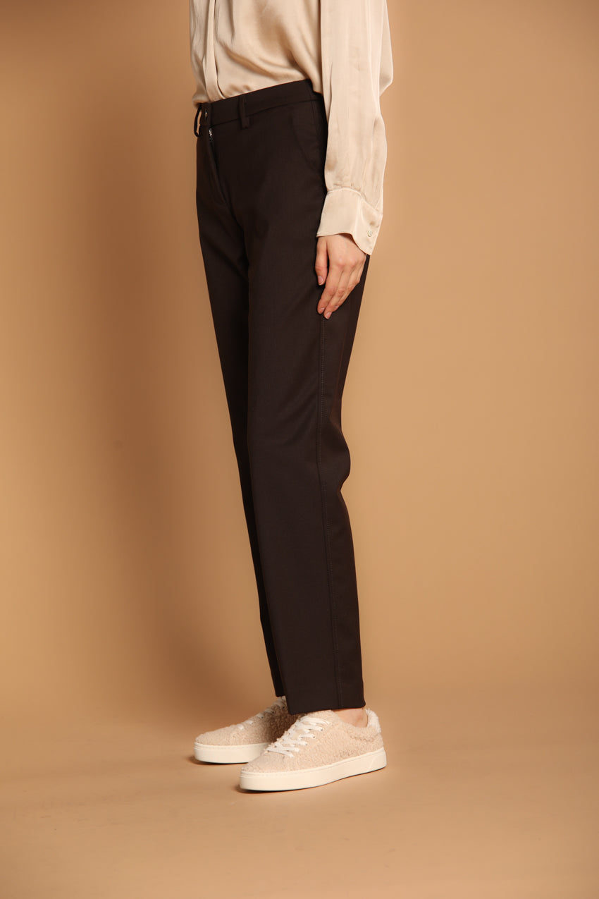 immagine 2 di pantalone chino donna, modello New York, di colore marrone testa di moro, fit regular di mason's