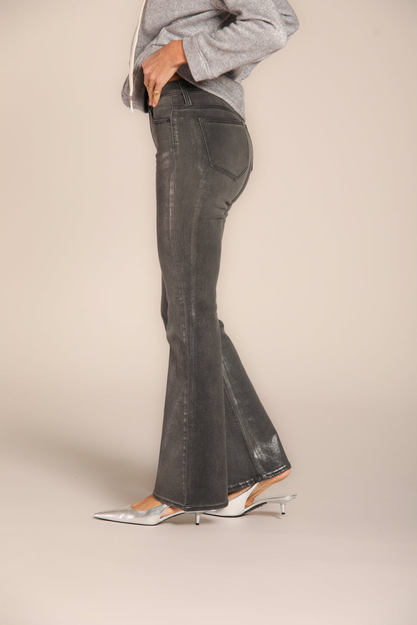 immagine 2 di pantalone denim donna, modello Olivia Flare, 5 tasche in nero, fit slim di mason's