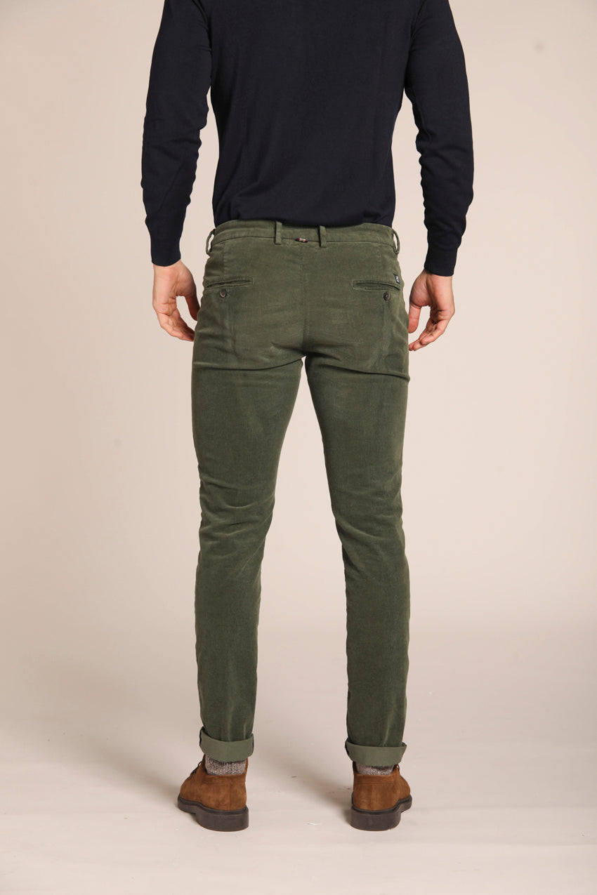 immagine 6 di pantalone chino uomo, modello Torino Style, in velluto di colore verde, fit slim di mason's