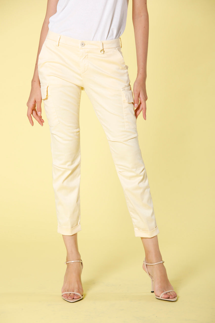 Image 1 du pantalon cargo femme en satin stretch couleur Jaune pâle modèle Chile City de Mason's