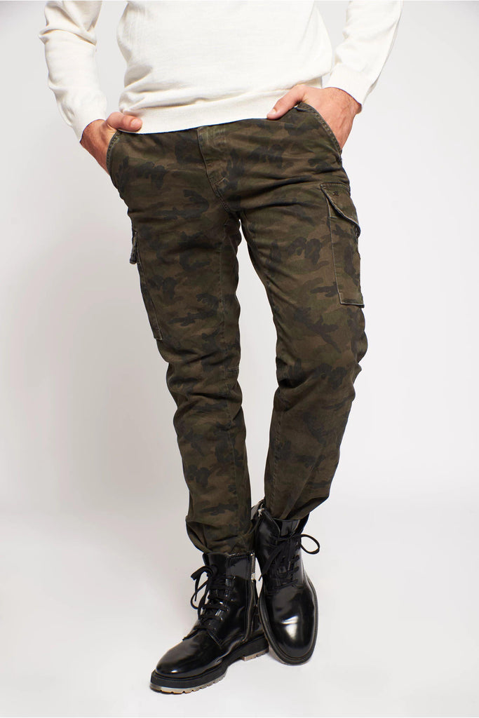 Chile man cargo pant in satin camouflage pattern extra slim ①