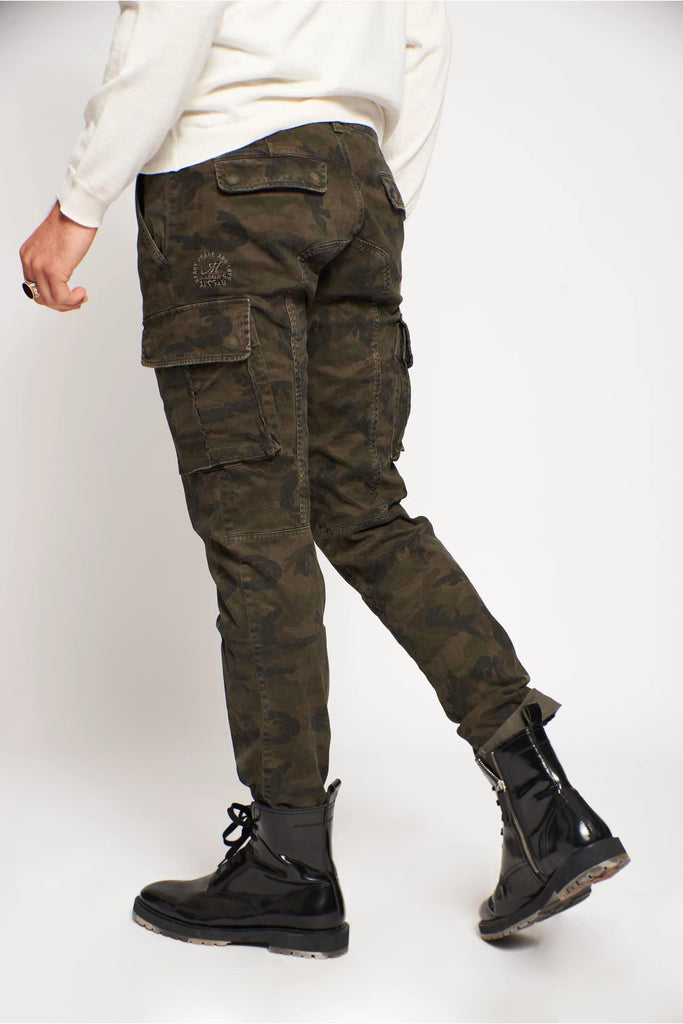 Chile man cargo pant in satin camouflage pattern extra slim ①
