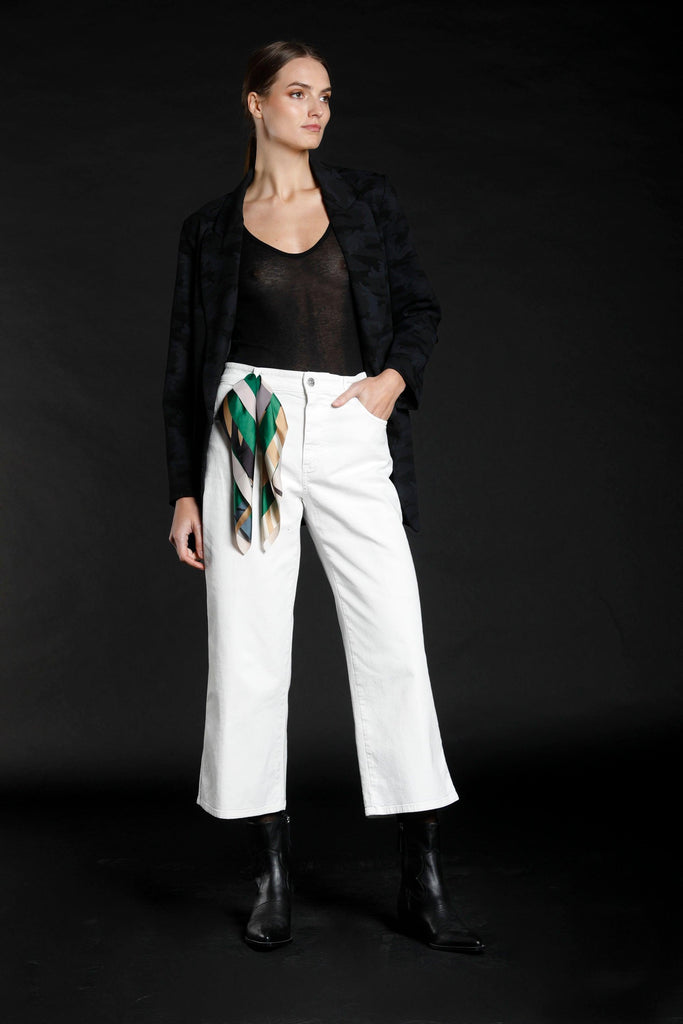 Image 2 of women's 5-pocket pants in denim milk white  Samantha model by Mason’s 