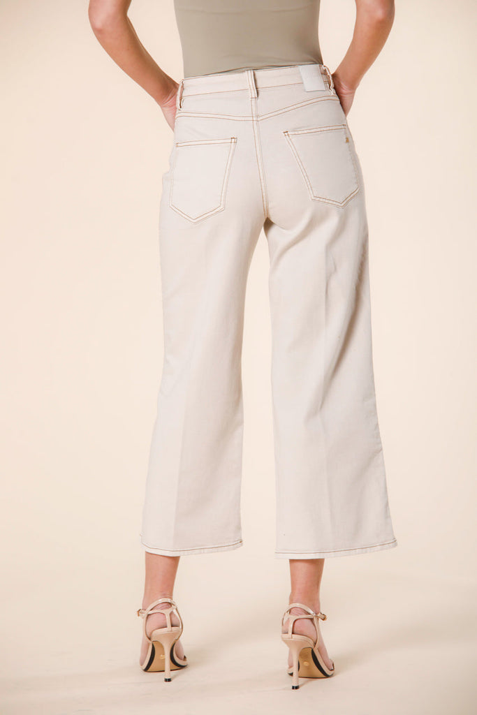 Image 4 of 5 pockets pants in stucco colored denim Samantha model by Mason's