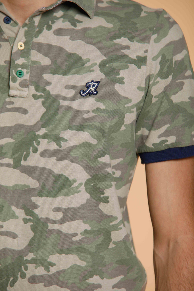 Print man polo shirt in cotton with camouflage pattern and details