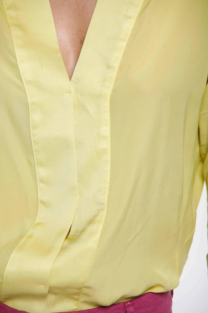 Sandra woman shirt in viscose with V-neck and wide sleeves