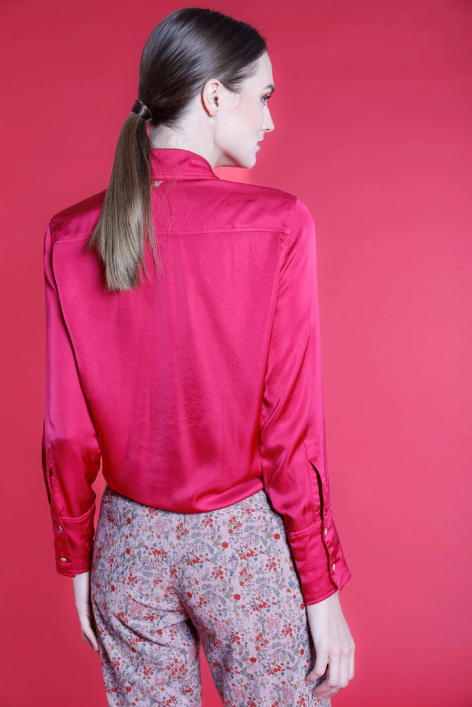 Image 5 of a woman's shirt in fuchsia viscose with ruffles model Nicole Nas by Mason's