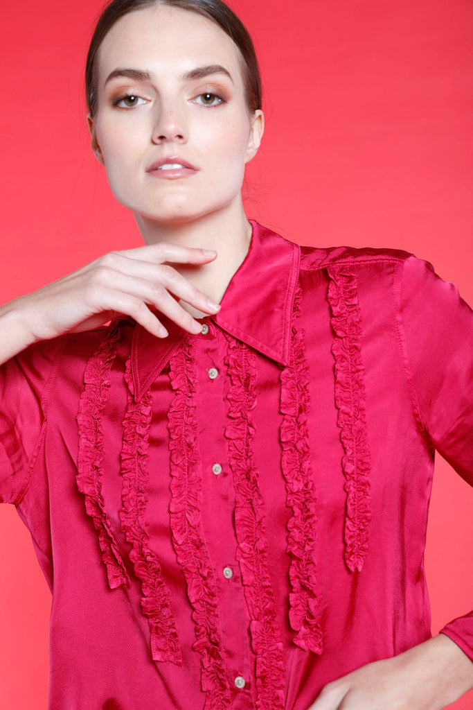 Image 3 of a woman's shirt in fuchsia viscose with ruffles model Nicole Nas by Mason's