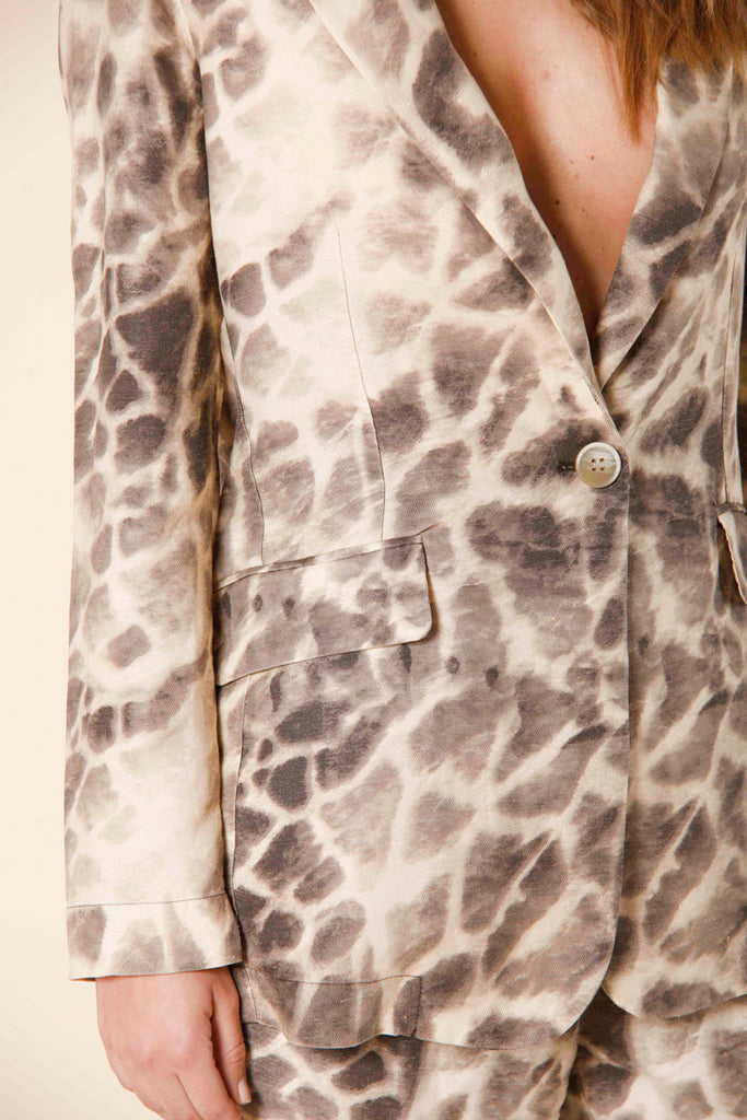 Image 2 of women's long blazer with one button in stucco colored linen and tencel with giraffe print Irene model by Mason's
