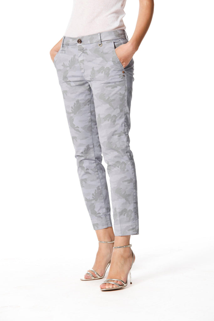Jaqueline Capri woman chino pants in camouflage cotton curvy ① - Mason's US
