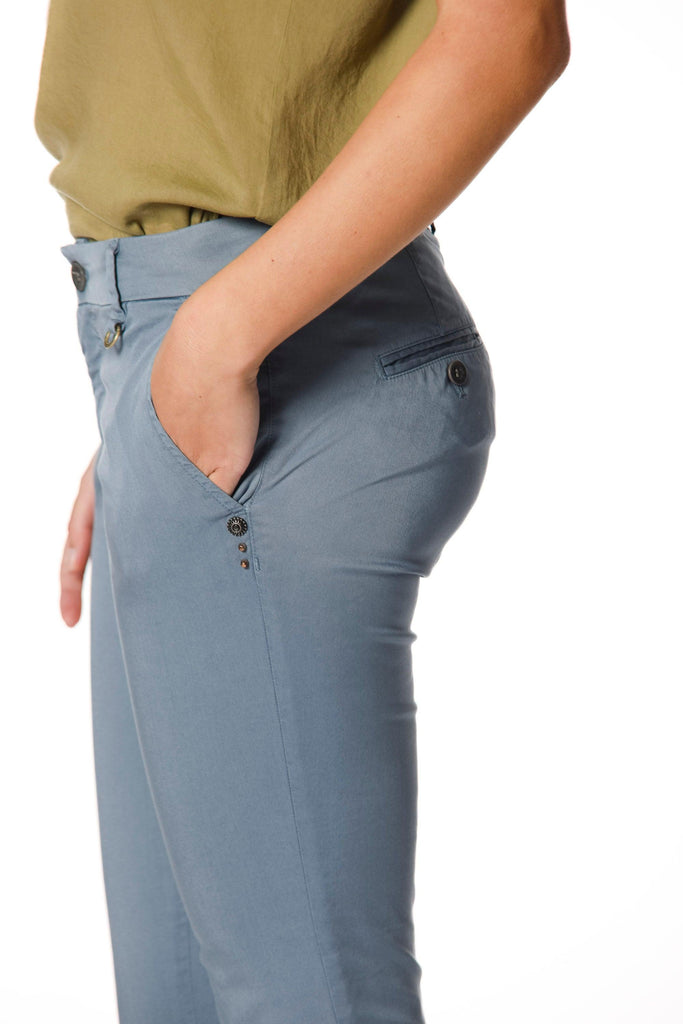 Jaqueline Capri woman chino pants in tencel curvy ①