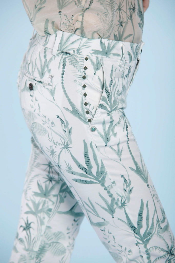 Jaqueline Capri woman chino pants in floral tencel curvy