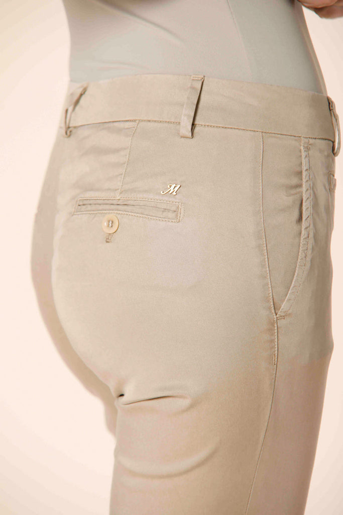 Image 2 of women's capri chino pants in khaki colored cotton Jaqueline Curvie model by Mason's