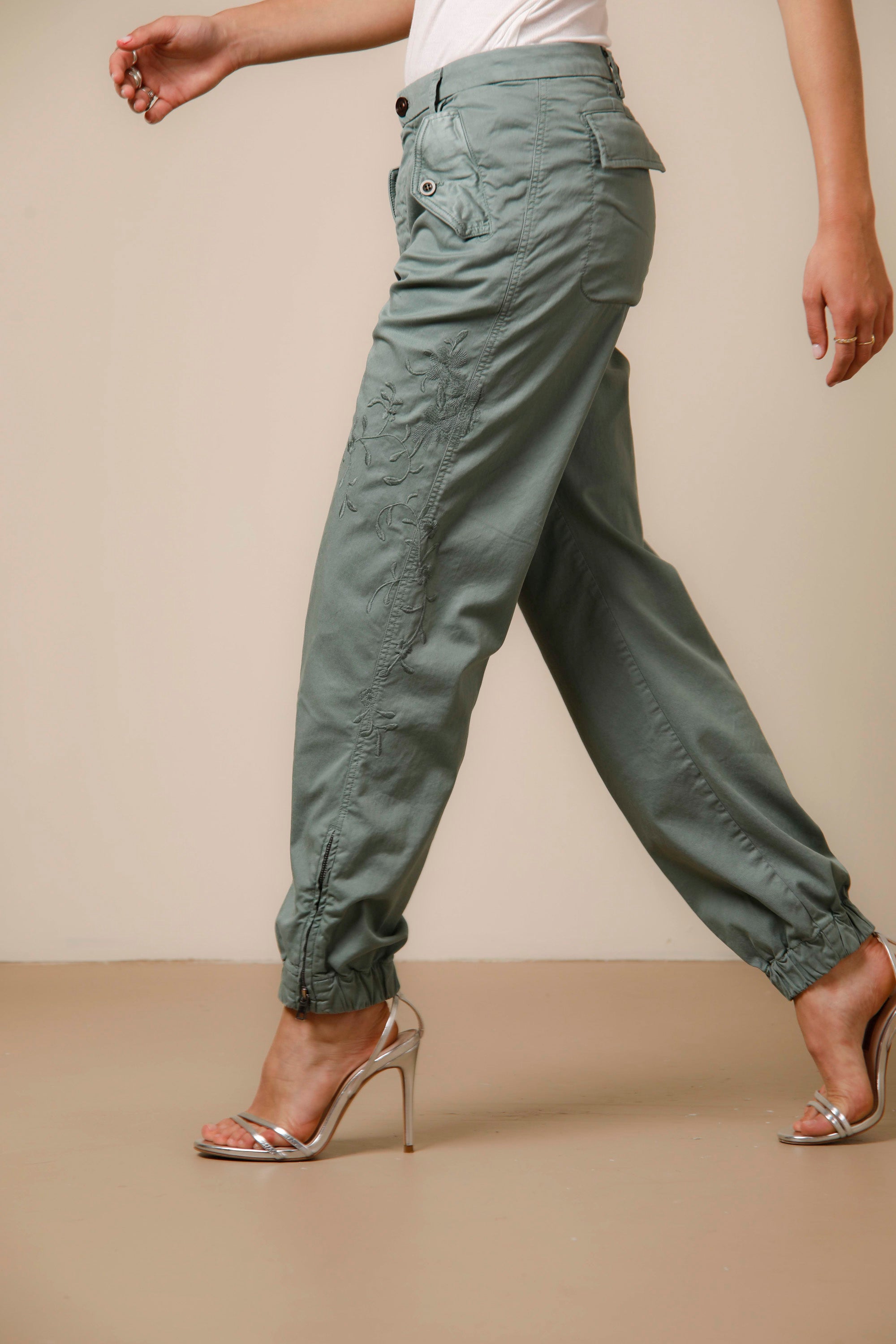 Evita woman cargo pants in tencel and cotton with embroidery curvy