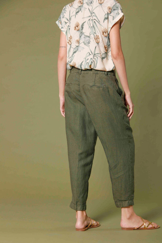 Image 4 of women's chino jogger pants in green colored tencel and linel mat fabric Linda Summer model by Mason's 