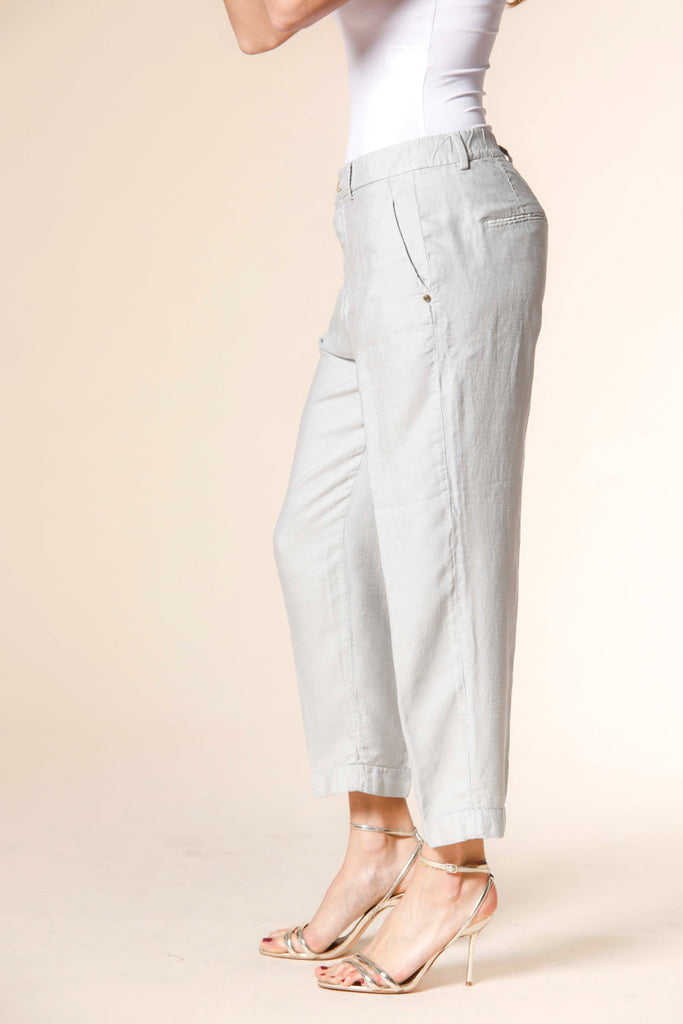 Image 4 of women's chino jogger pants in light blue colored tencel and linel mat fabric Linda Summer model by Mason's 