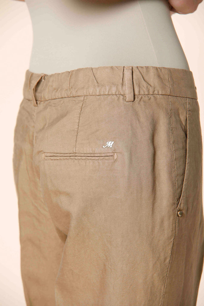 Image 2 of women's chino jogger pants in taupe colored tencel and linel mat fabric Linda Summer model by Mason's 