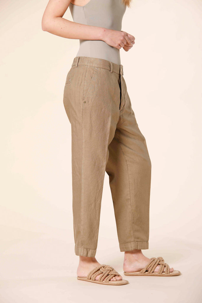 Image 4 of women's chino jogger pants in taupe colored tencel and linel mat fabric Linda Summer model by Mason's 