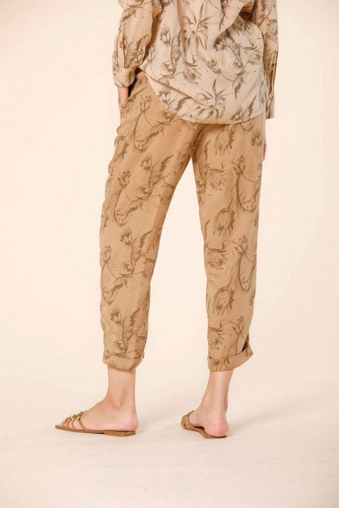Image 3 of women's chino jogger pants in biscuit colored tencel with leaves print Linda Summer model by Mason's