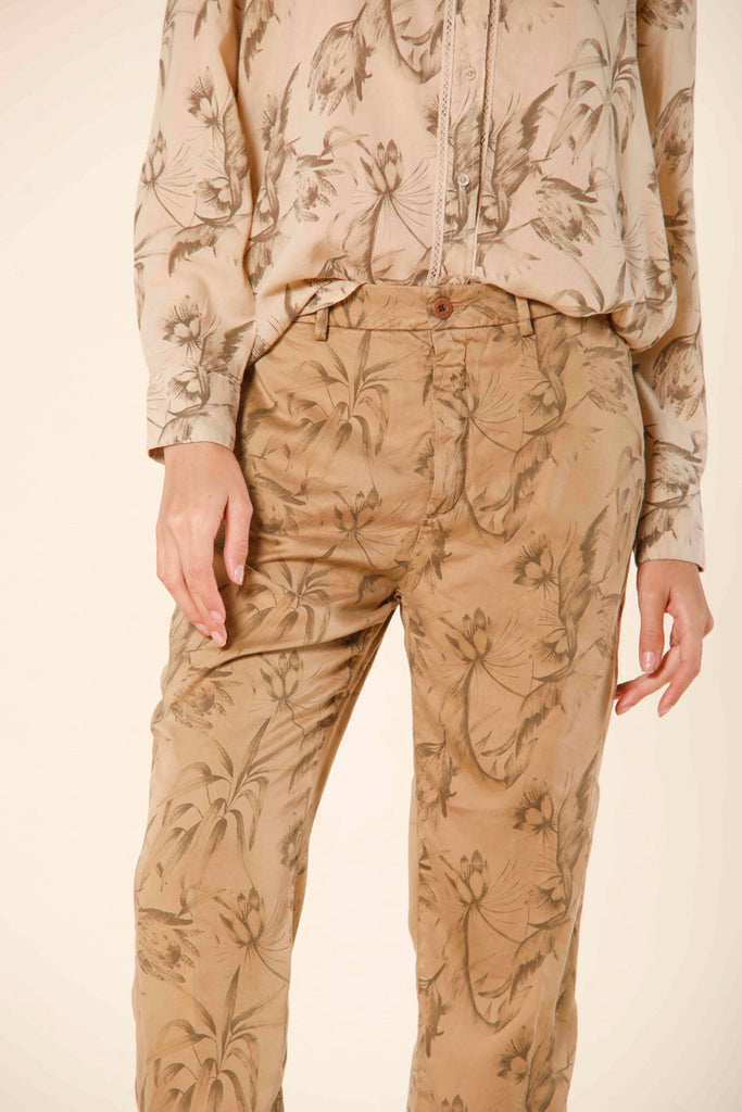 Image 2 of women's chino jogger pants in biscuit colored tencel with leaves print Linda Summer model by Mason's