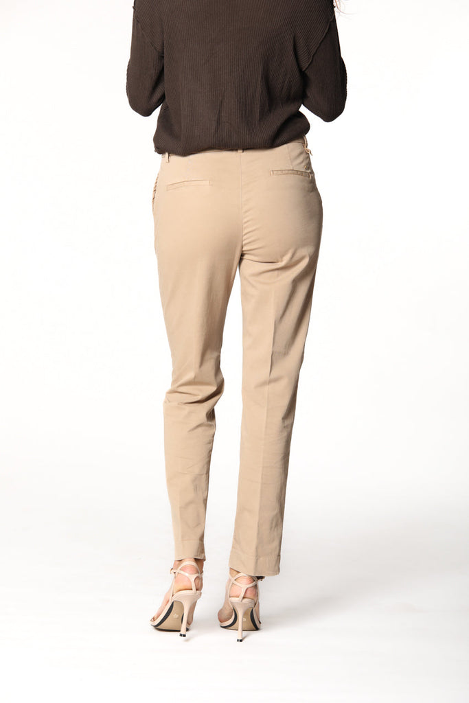 Immagine 3 di pantalone chino donna in gabardina color biscotto modello New York di Mason's