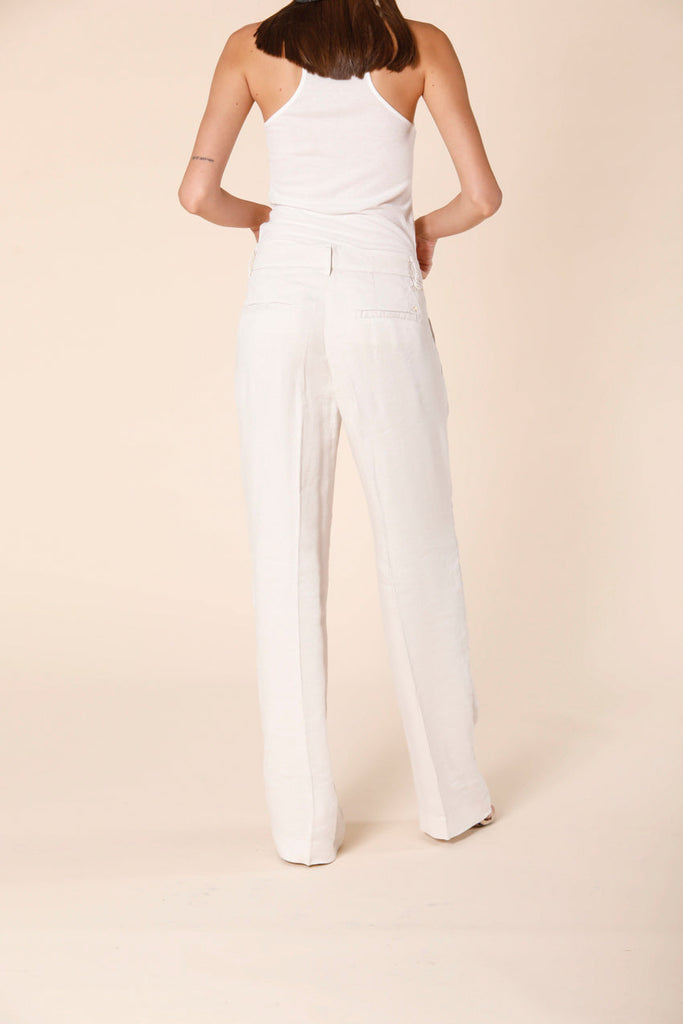 Image 4 of women's chino pants in stucco colored blended linen New York Straight model by Mason's