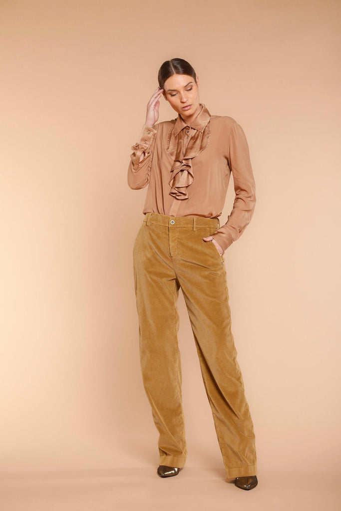 Image 2 of women's chino pants in carpenter-colored corduroy New York Straight model by mason's