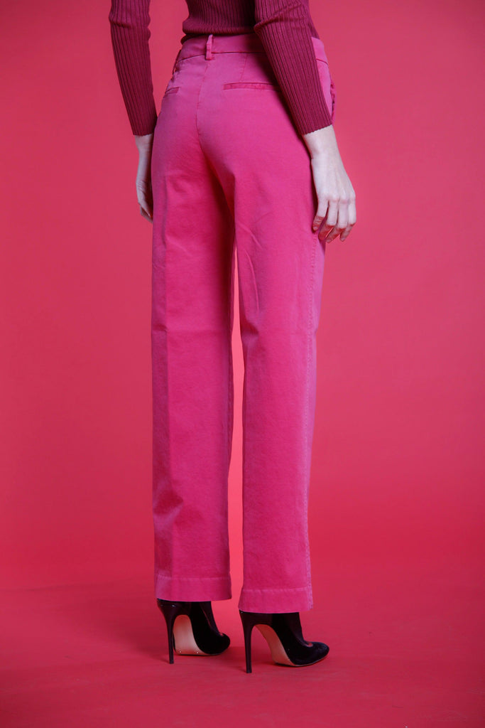Image 4 of women's chino pants in fuchsia satin New York Straight model by Mason's