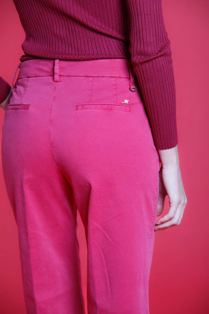 Image 5 of women's chino pants in fuchsia satin New York Straight model by Mason's