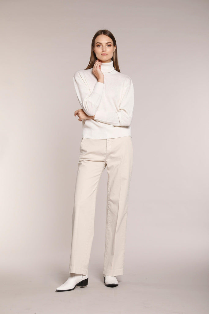 Image 2 of women's chino pants in ice-colored satin New York Straight model by Mason's