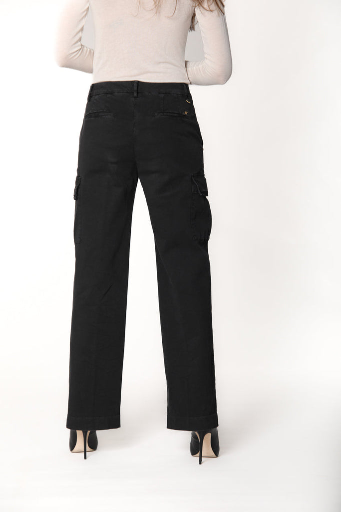 Immagine 4 di pantalone cargo da donna in gabardina colore nero modello Victoria di Mason's 