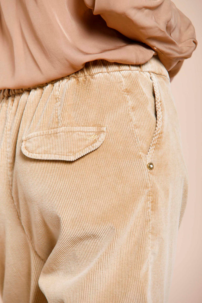 Image 4 of women's chino pants in hazelnut corduroy model Malibu Jogger City by Mason's