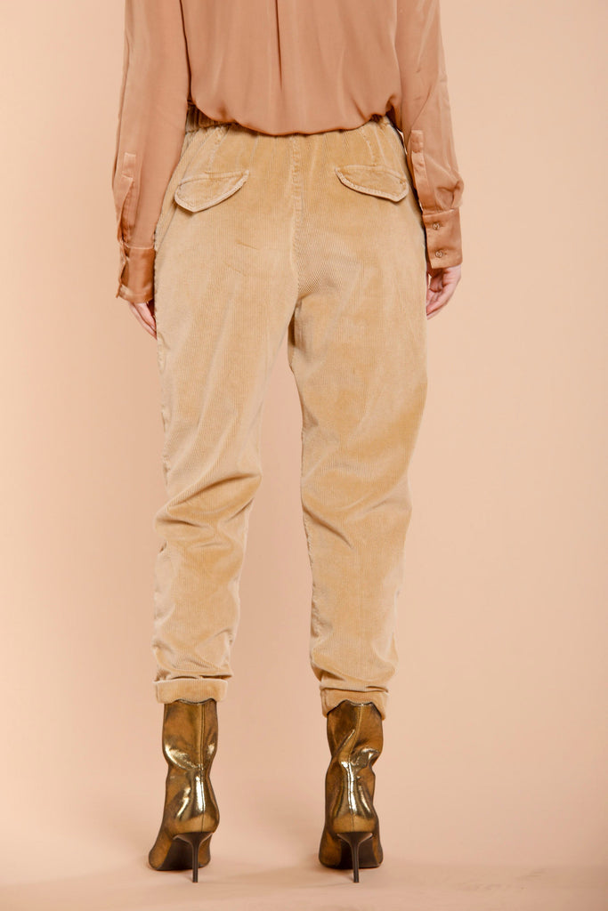 Image 5 of women's chino pants in hazelnut corduroy model Malibu Jogger City by Mason's