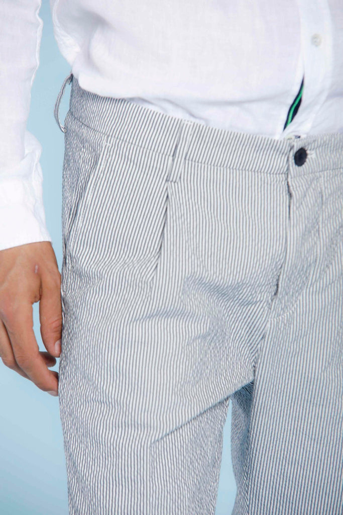 Osaka 1 Pinces man chino pants in cotton seersucker carrot fit